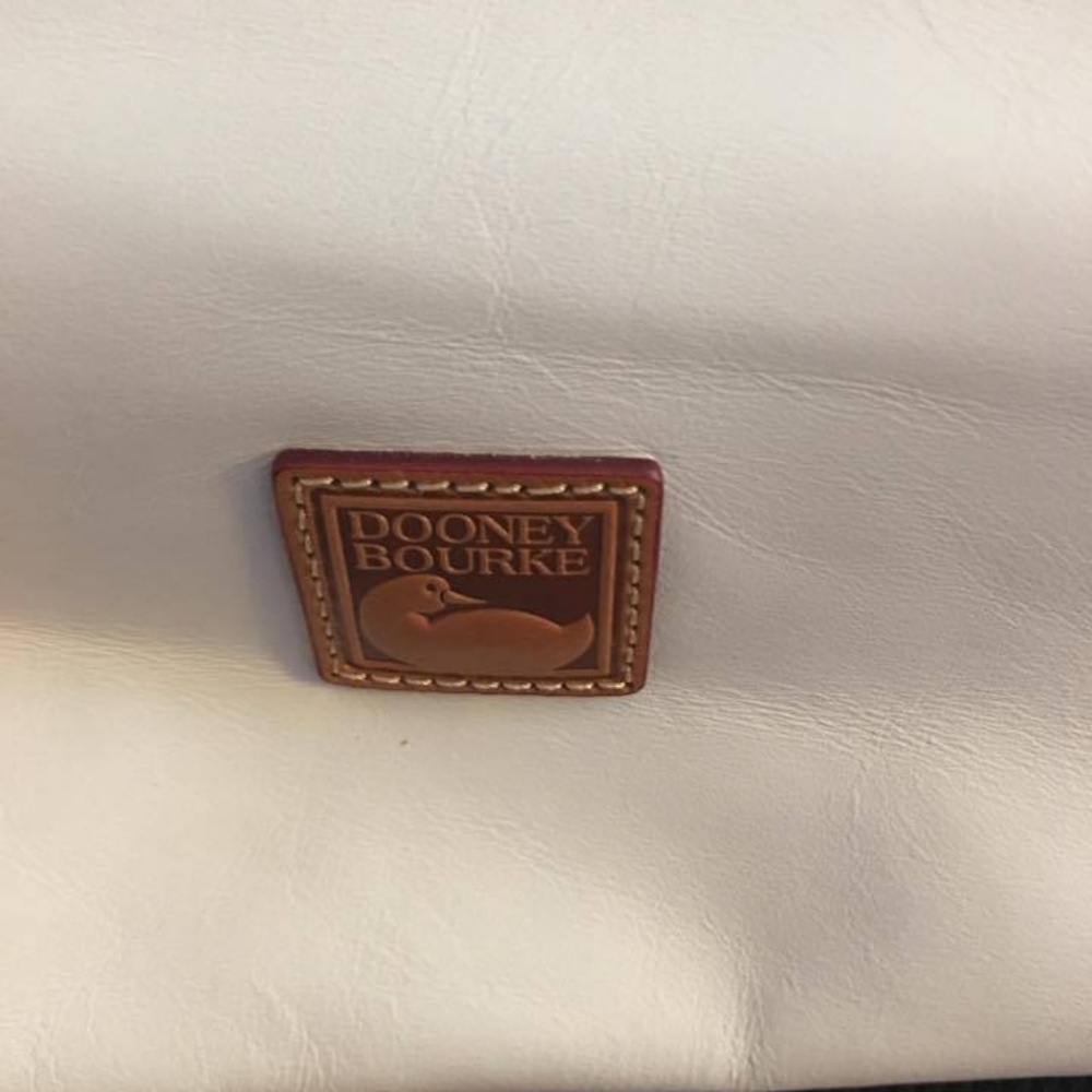 Authentic Brand New Dooney & Bourke Shoulder Bag - Picture 5 of 5